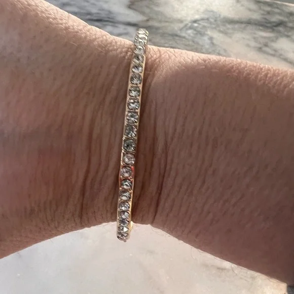 Gold and rhinestone diamond bracelet with toggle close - Picture 4 of 4